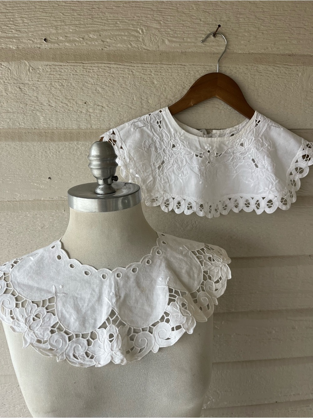 White Scalloped Eyelet Detachable Collar - Women's Accessories lot of 2
